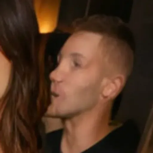 AI色情照片生成器