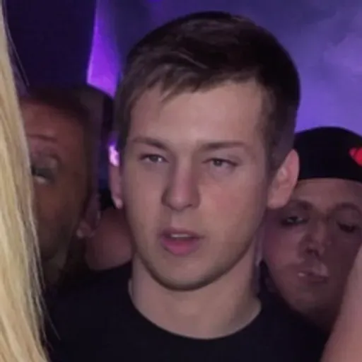 Penghasil gambar lucah AI