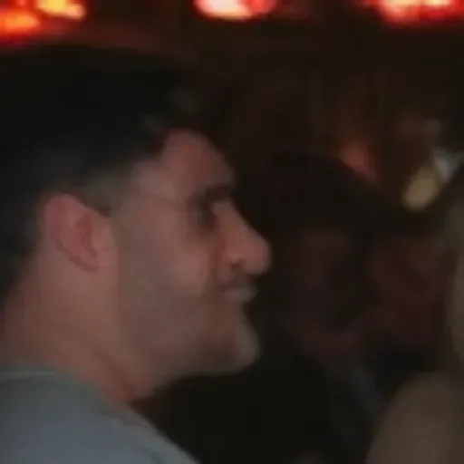 AIポルノ写真ジェネレーター