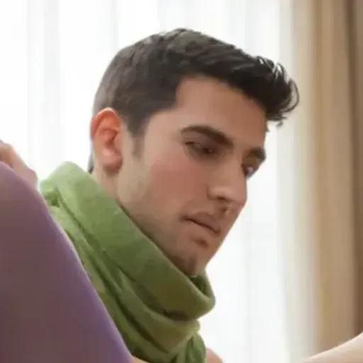 โปรแกรมสร้างภาพโปรนที่ใช้ปัญหา AI