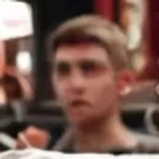 โปรแกรมสร้างภาพโปรนที่ใช้ปัญหา AI